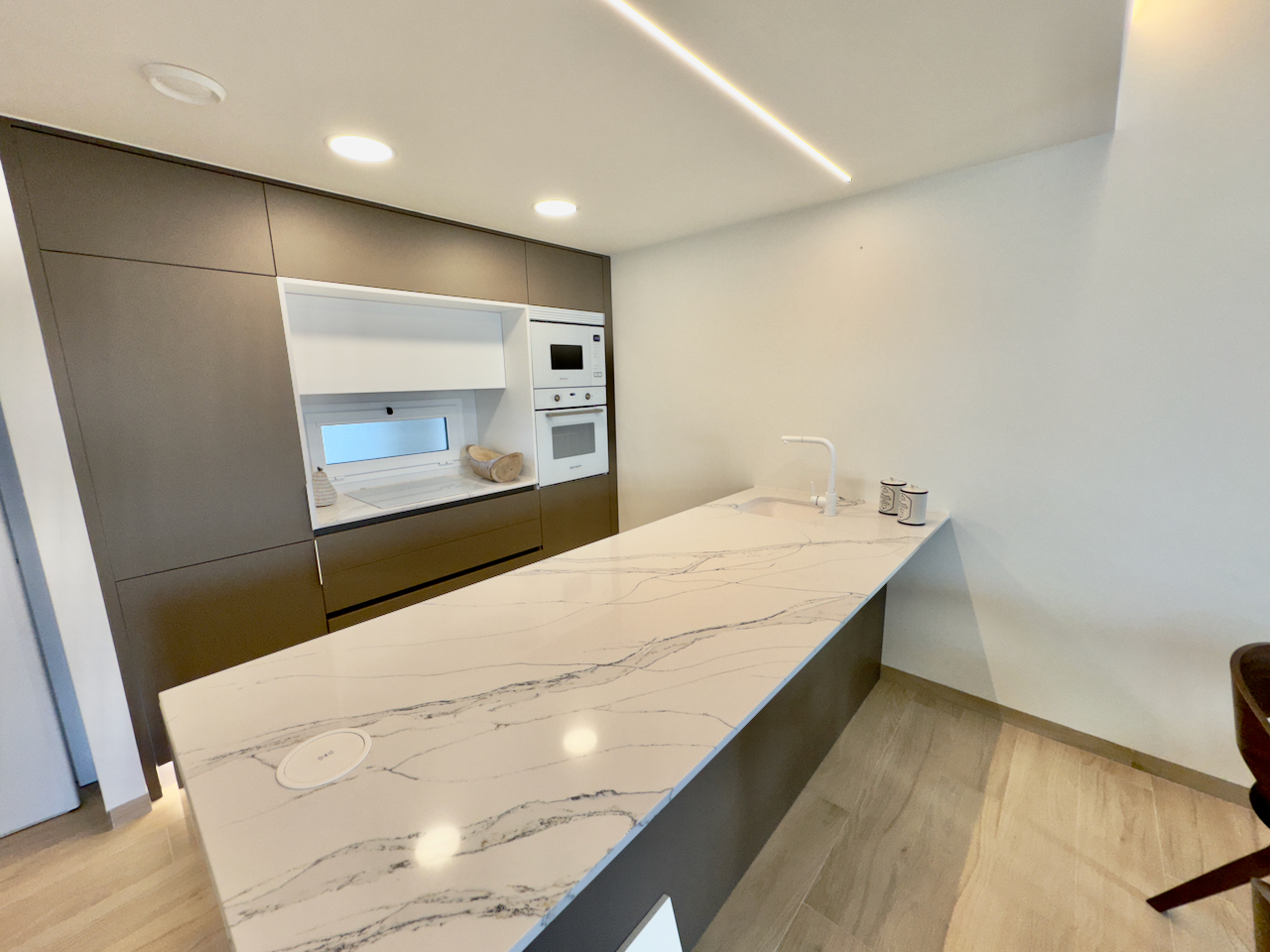 Apartment in Urbanizacion El Raso - Image 2