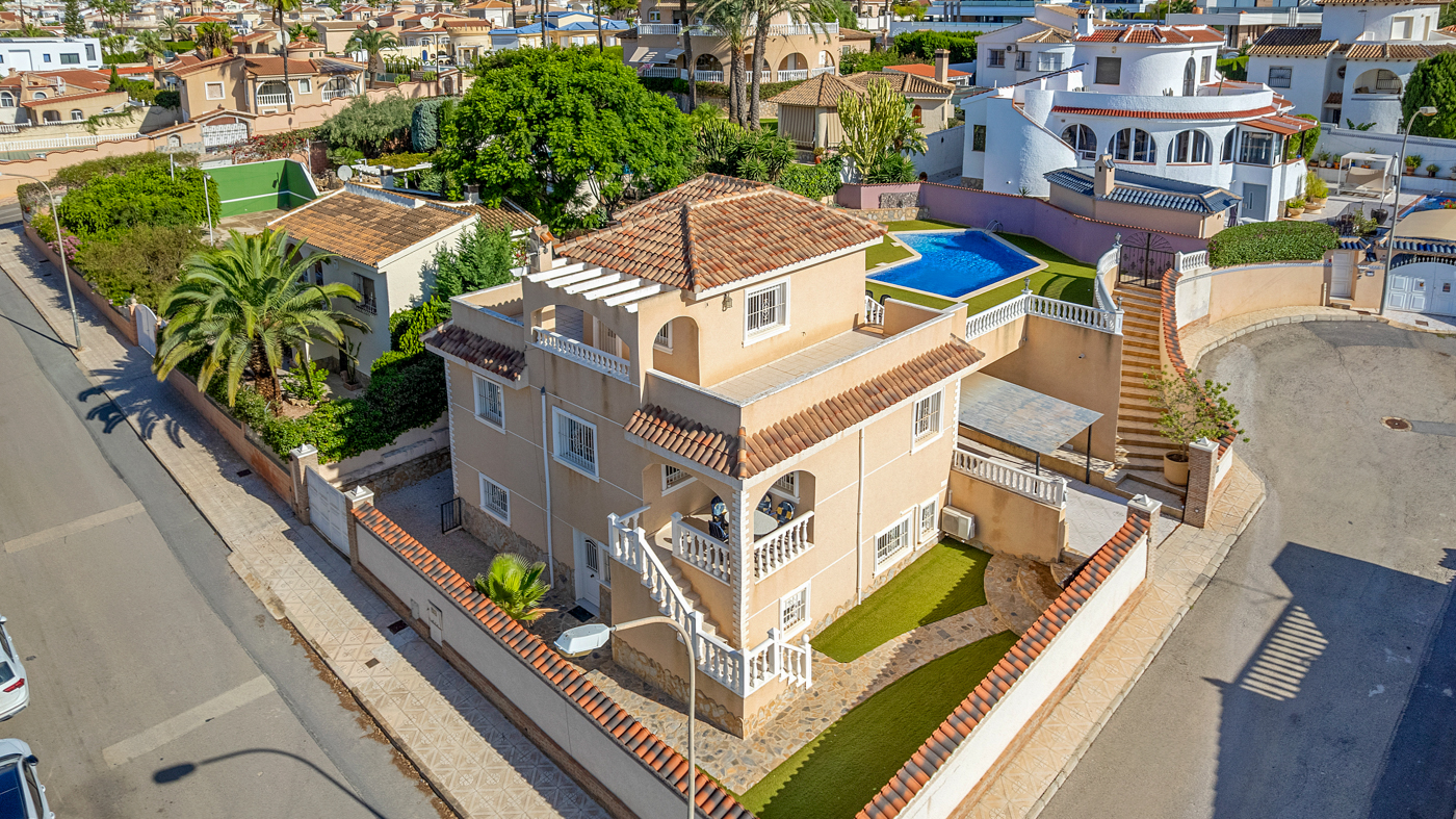 Villa in Ciudad Quesada - view 1