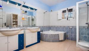 Baño | Casa de campo con piscina privada en venta en Almoradí