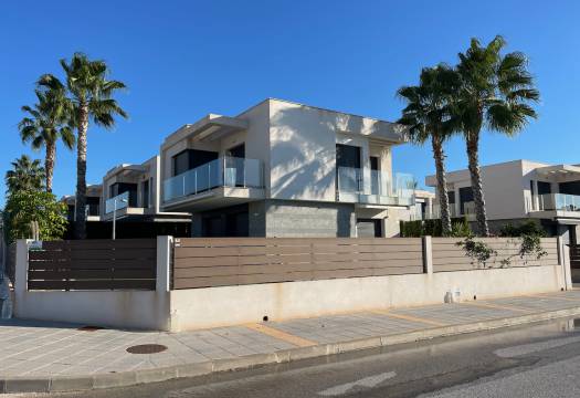 Resale - Villa - Entre Naranjos