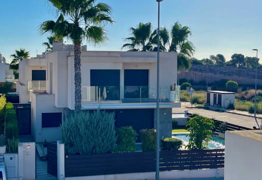 Resale - Villa - Entre Naranjos