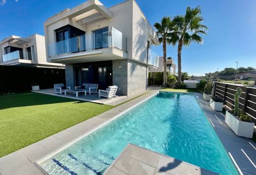 Resale - Villa - Entre Naranjos