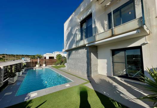 Resale - Villa - Entre Naranjos