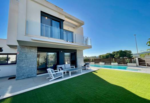 Resale - Villa - Entre Naranjos