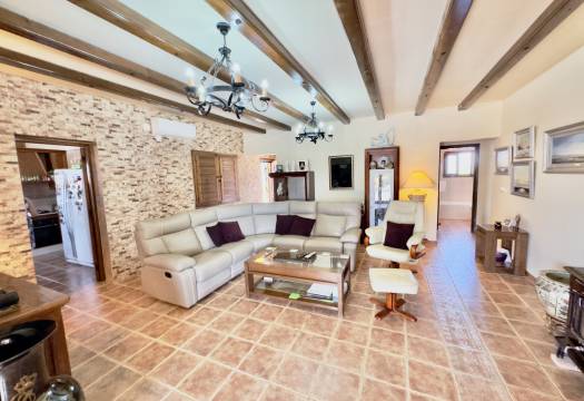 Resale - Finca / Country Property - Orihuela