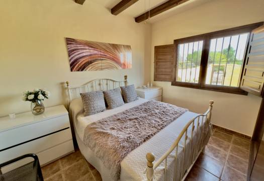 Resale - Finca / Country Property - Orihuela