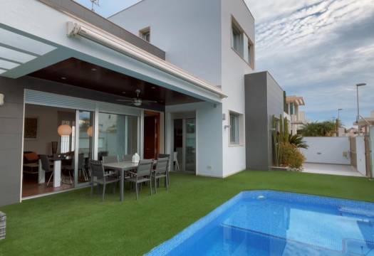 Reventa - Chalet / Villa - Mil Palmeras