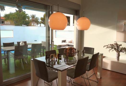 Reventa - Chalet / Villa - Mil Palmeras