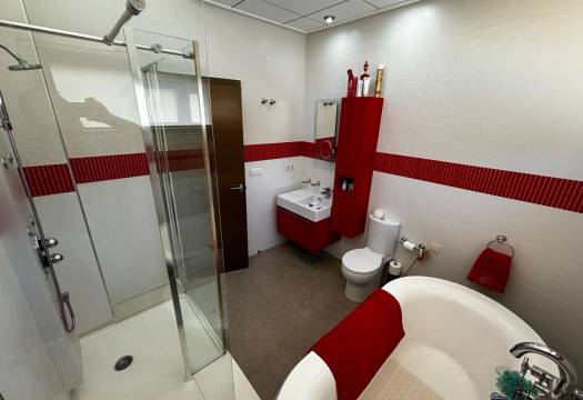 Resale - Detached Villa - Cox