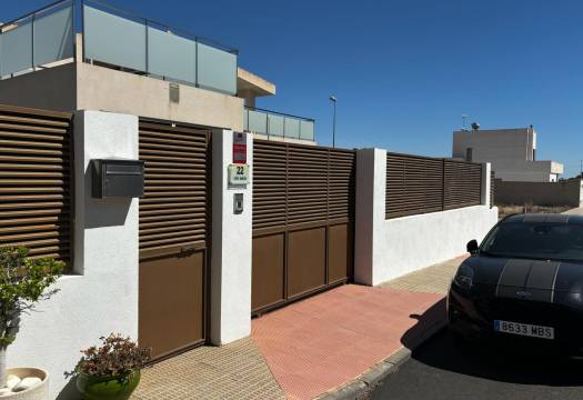 Resale - Detached Villa - Cox