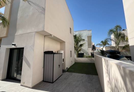 Reventa - Chalet / Villa - Los Montesinos - La Herrada