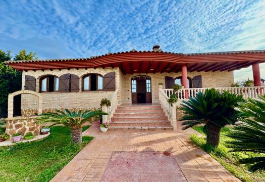 Resale - Villa - Orihuela