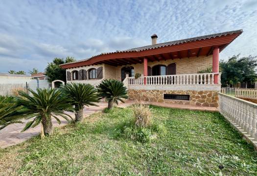 Resale - Villa - Orihuela