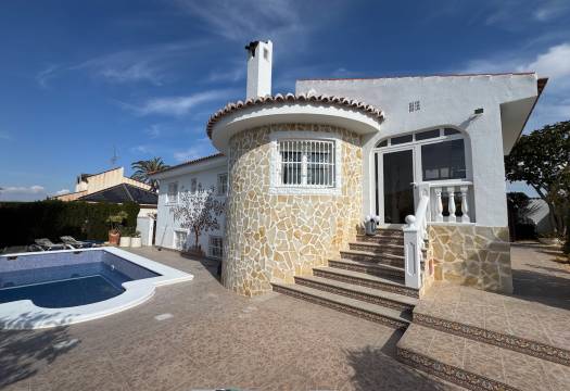 Resale - Villa - Benimar