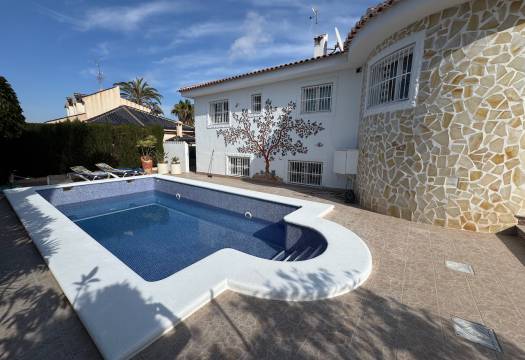 Resale - Villa - Benimar