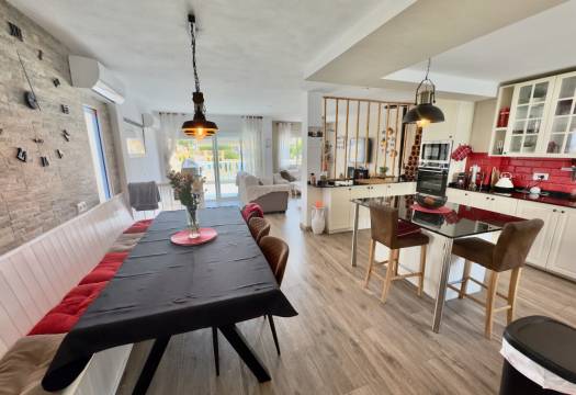 Resale - Villa - Benijofar