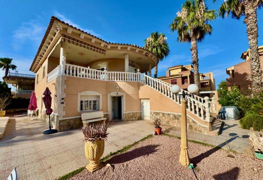 Resale - Villa - Benferri