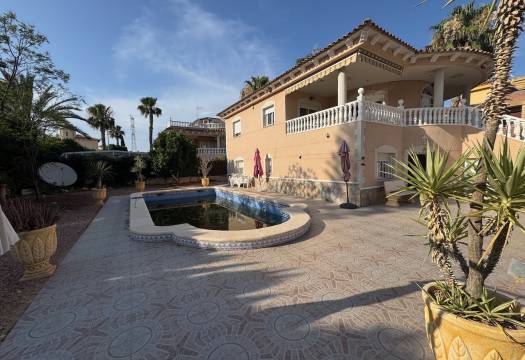 Resale - Villa - Benferri