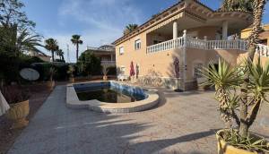 Resale - Villa - Benferri