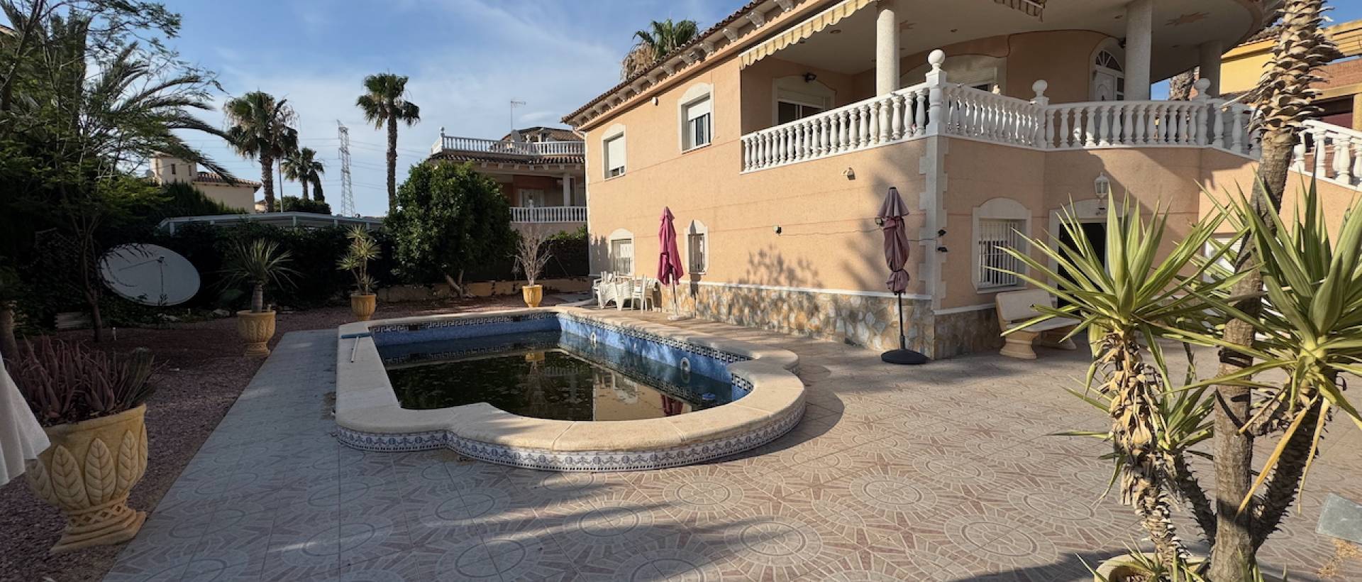 Resale - Villa - Benferri