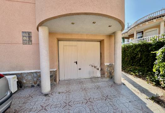 Resale - Villa - Benferri