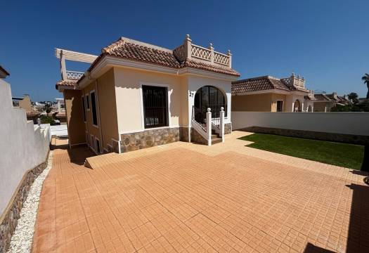 Resale - Villa / Detached - Ciudad Quesada