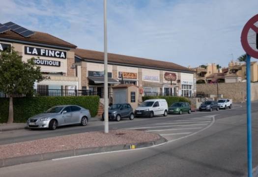 Reventa - Propiedad Comercial - Algorfa - La Finca Golf Course