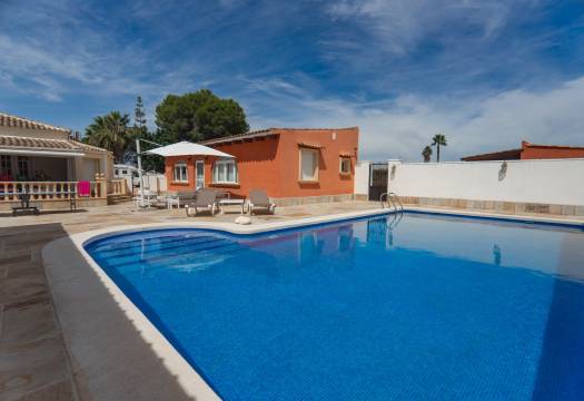 Resale - Villa - Heredades