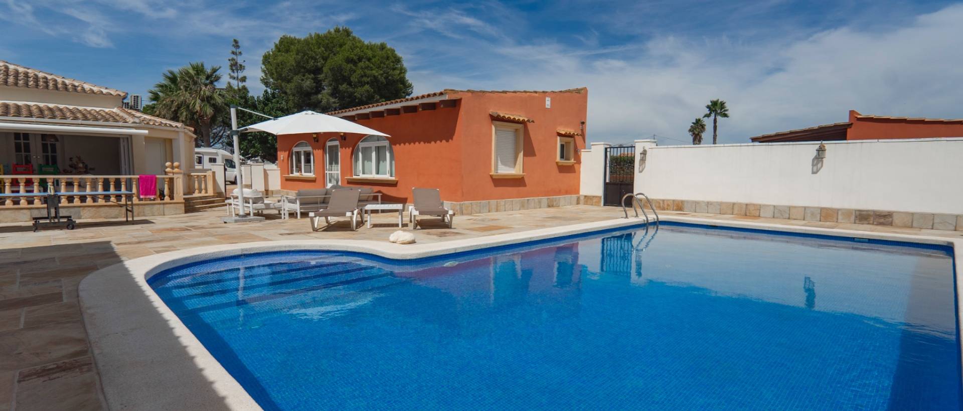 Resale - Villa - Heredades