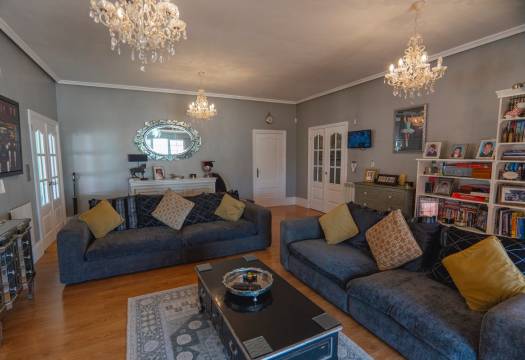 Resale - Villa - Heredades