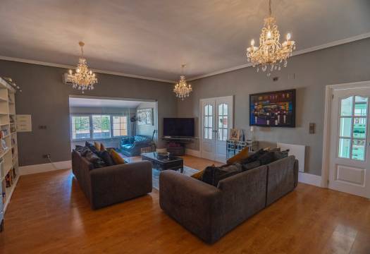 Resale - Villa - Heredades