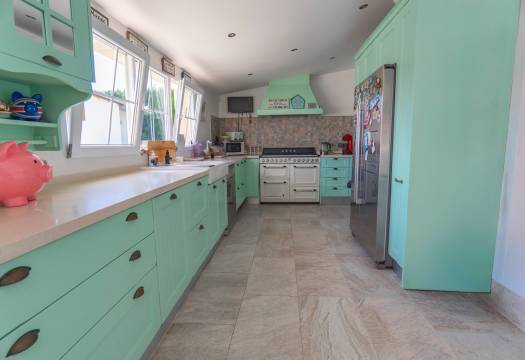 Resale - Villa - Heredades