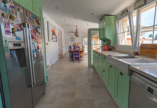 Resale - Villa - Heredades