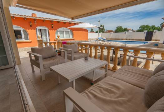 Resale - Villa - Heredades