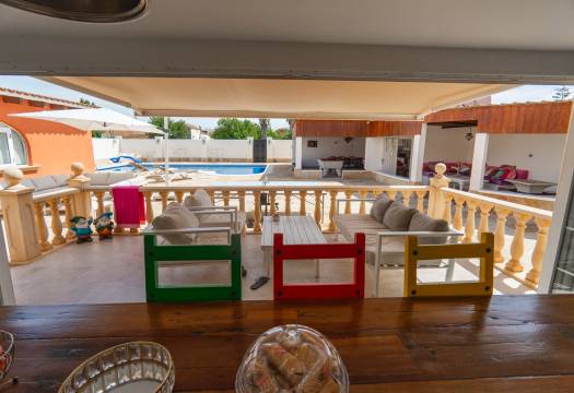 Resale - Villa - Heredades