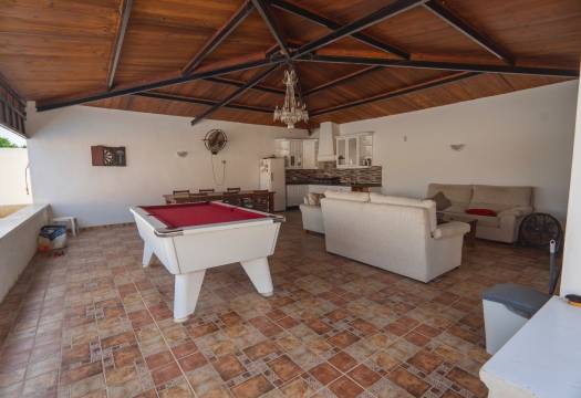 Resale - Villa - Heredades