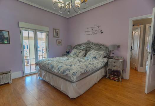 Resale - Villa - Heredades