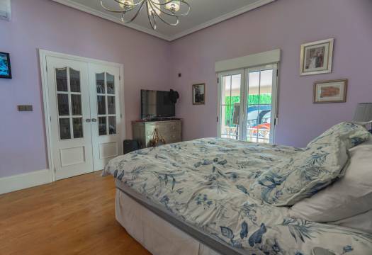 Resale - Villa - Heredades