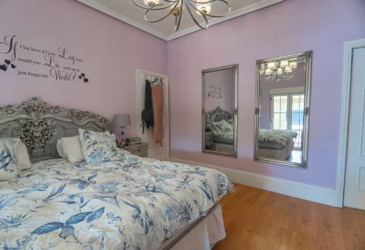 Resale - Villa - Heredades