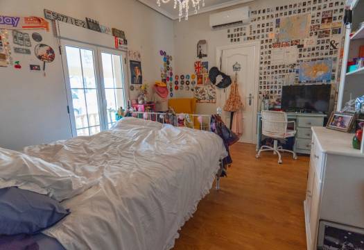 Resale - Villa - Heredades