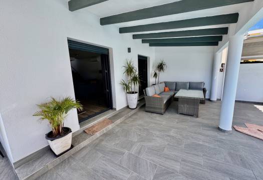 Resale - Villa - Punta Prima