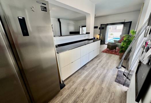 Resale - Villa - Punta Prima