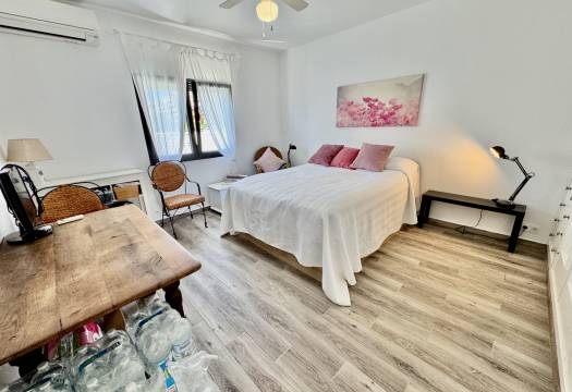 Resale - Villa - Punta Prima