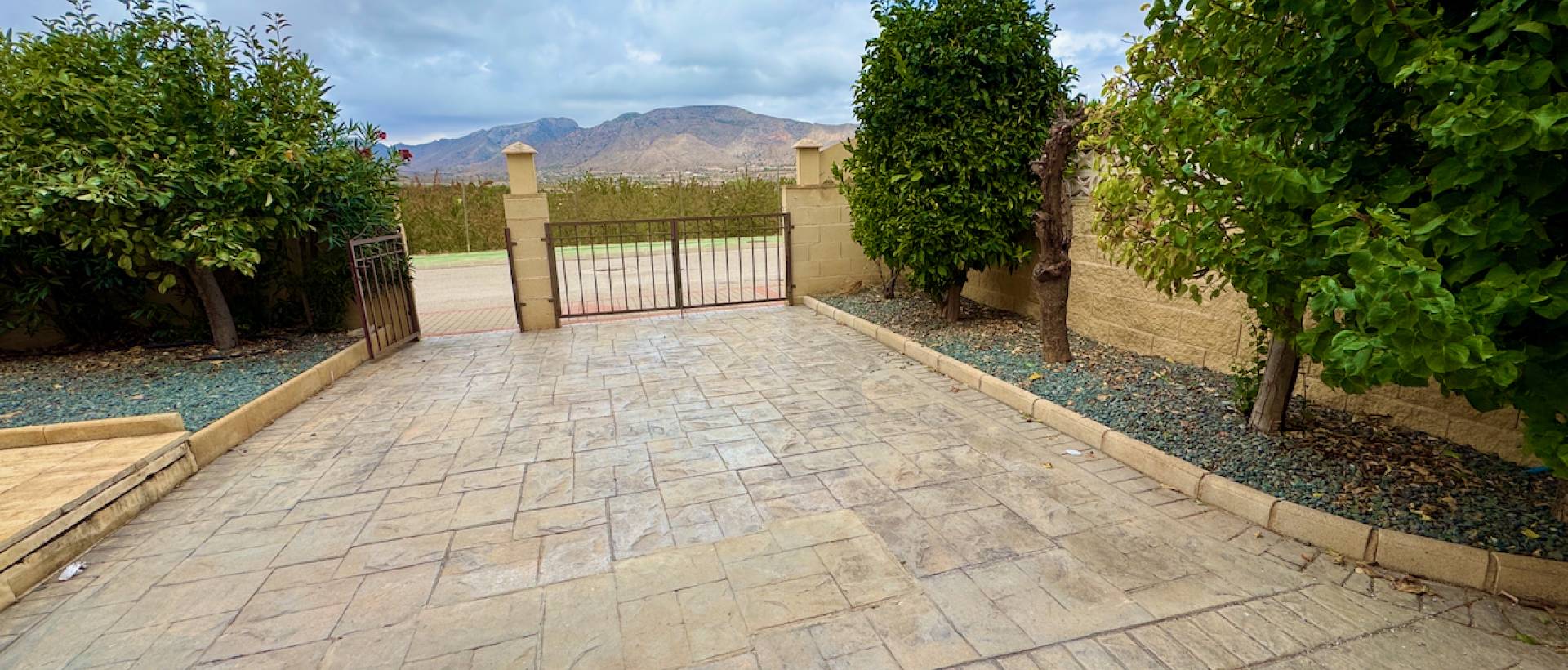 Resale - Villa - Hondon de las Nieves - Urbaniz La Montañosa