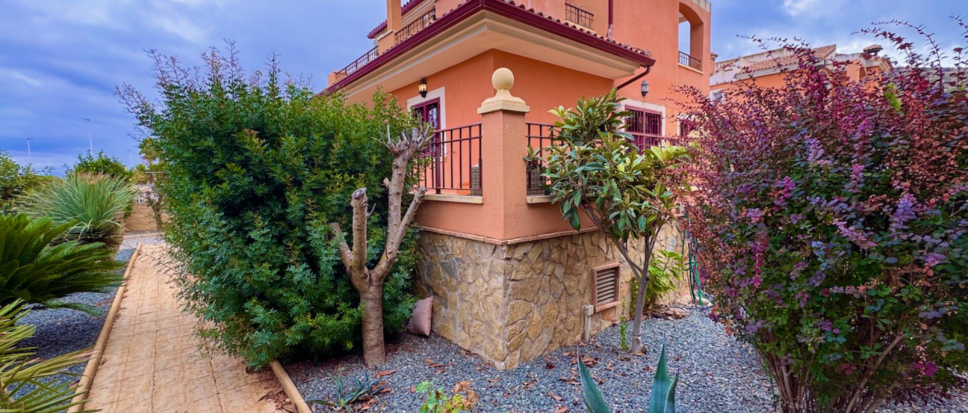 Resale - Villa - Hondon de las Nieves - Urbaniz La Montañosa