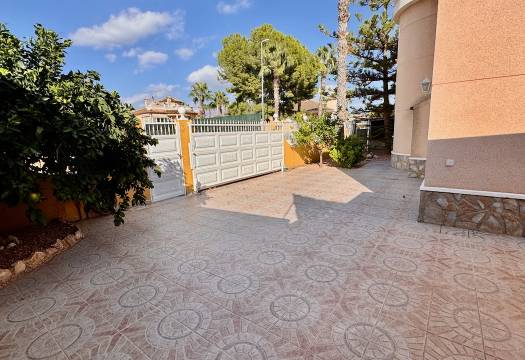 Resale - Villa - Benferri