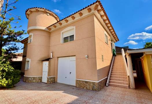 Resale - Villa - Benferri