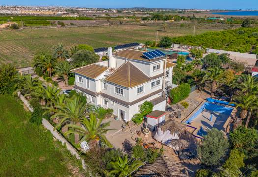 Resale - Finca / Country Property - Los Montesinos