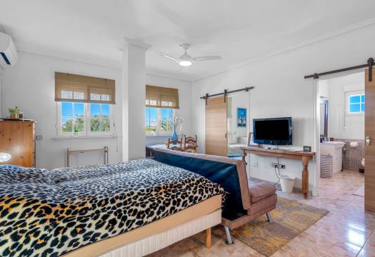 Resale - Finca / Country Property - Los Montesinos