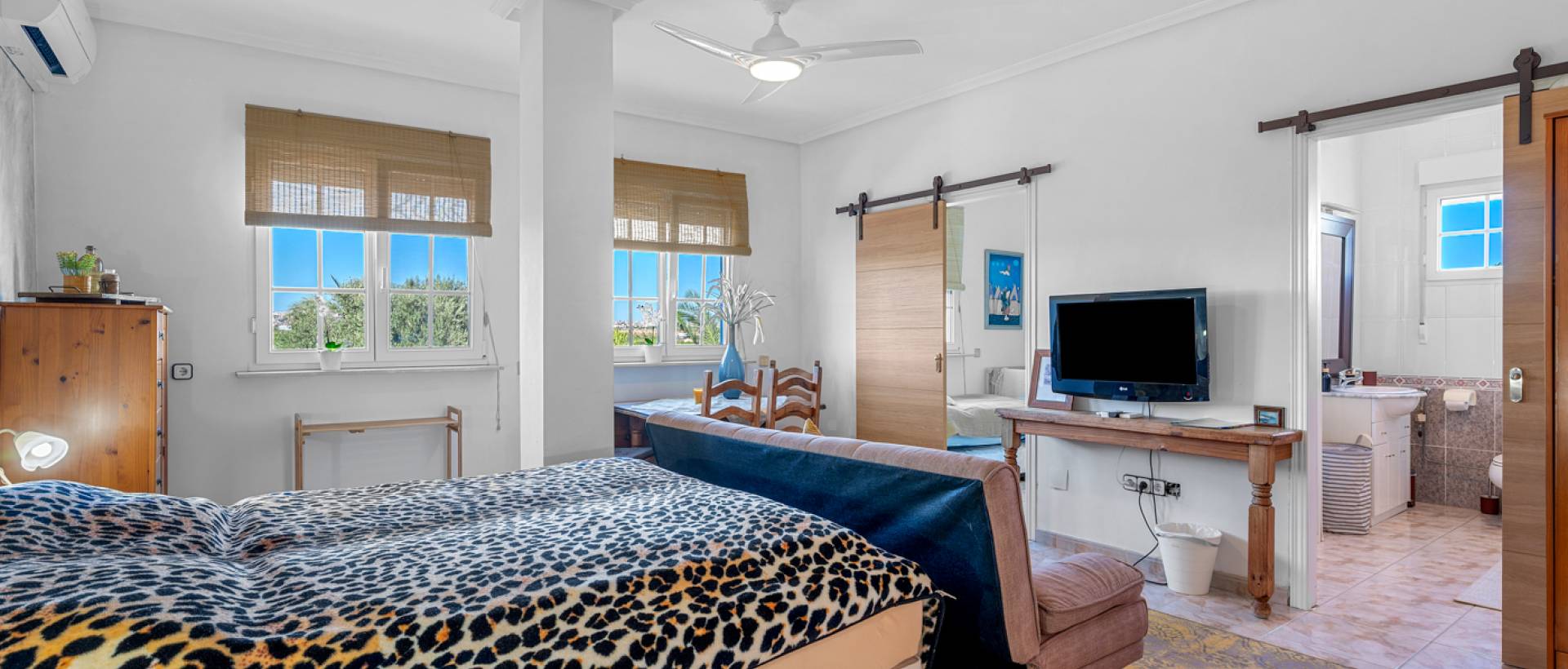 Resale - Finca / Country Property - Los Montesinos